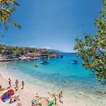 Stunning In With Wifi Apartament Novi Vinodolski