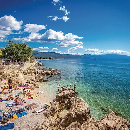 Stunning In With Wifi Apartamento Novi Vinodolski