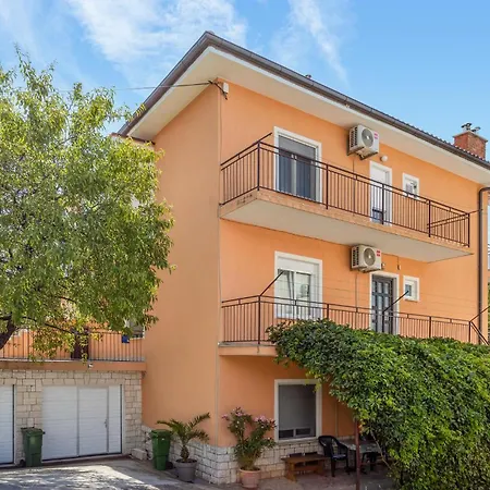 Apartment Gorgeous In With Wifi Novi Vinodolski