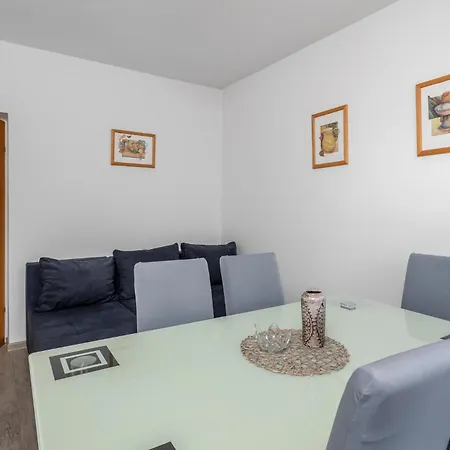 Stunning In With Wifi Apartamento Novi Vinodolski