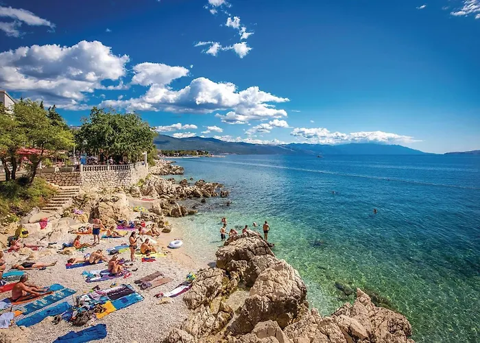 Beautiful In Apartamento Novi Vinodolski