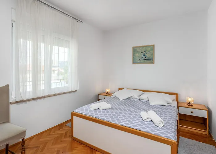 Beautiful In Apartamento Novi Vinodolski